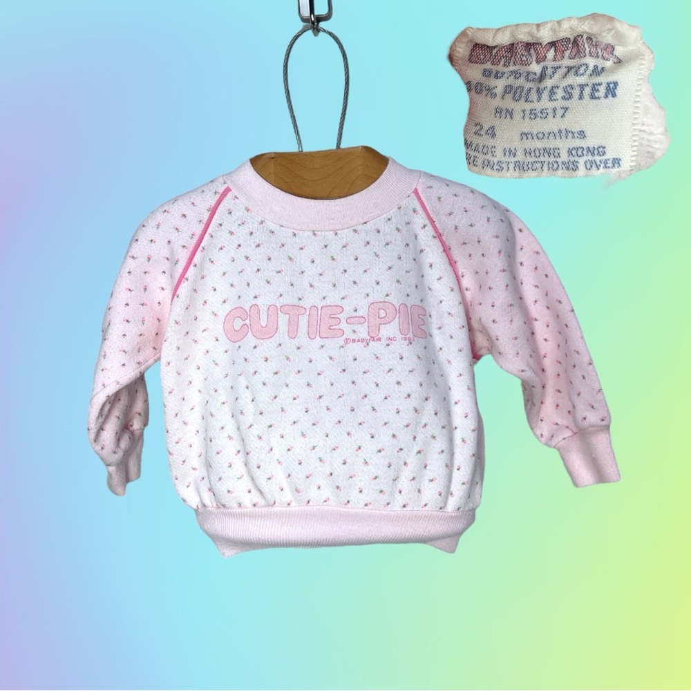 Vintage 1983 BABYFAIR “CUTIE-PIE” pink w/ rosette print sweatshirt Sz 24 months